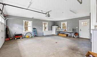 816 Riverside Dr, Augusta, ME 04330