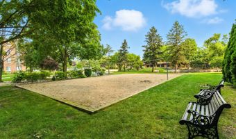 1207 S Old Wilke Rd 303, Arlington Heights, IL 60005