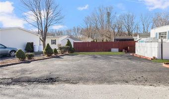 27 Woodward Rd, Lincoln, RI 02865