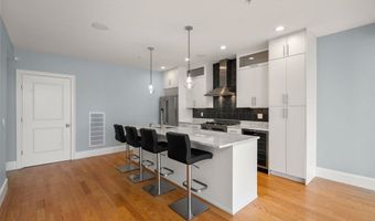 111 B St 8, Boston, MA 02127