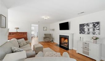 336 Dover Ave, East Providence, RI 02914