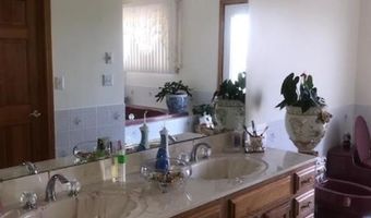 139 Honeyman Ave, Middletown, RI 02842