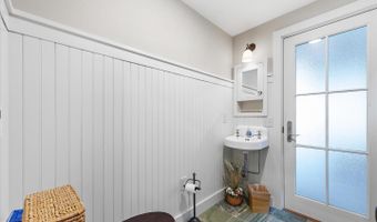 204 HOLLYWOOD St, Bethany Beach, DE 19930