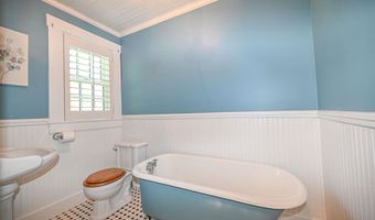 9 Lawes Ave, Bedford, NH 03110