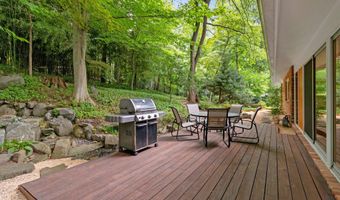8004 PARK OVERLOOK Dr, Bethesda, MD 20817