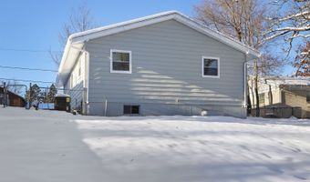 197 Maplewood Dr, Antioch, IL 60002