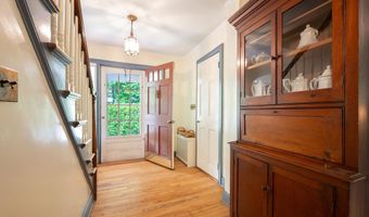19 Junction Rd, Brookfield, CT 06804