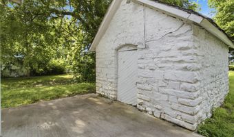 114 E College St, Aurora, MO 65605