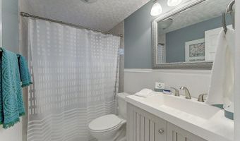 7 Wilbur Ave, Newport, RI 02840