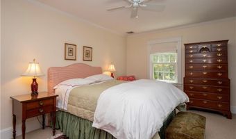 198 Gibbs Ave, Newport, RI 02840