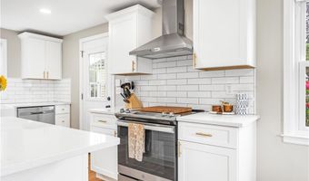 25 Marshall Way, East Providence, RI 02916
