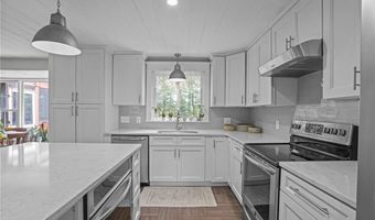 3 Cynthia Rd, Lincoln, RI 02865