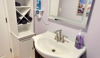 93 E Huntress Pond Rd, Barnstead, NH 03225