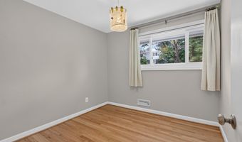 10228 HATHERLEIGH Dr, Bethesda, MD 20814