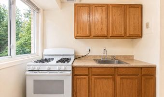 4921 QUARLES St NE 103, Washington, DC 20019