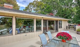 2 Buckingham St, Barrington, RI 02806