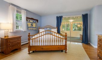 28 Lincoln Dr, Acton, MA 01720