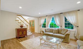 8304 FIVE GATES Rd, Annandale, VA 22003