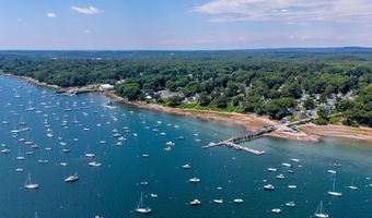 8 Knight St, Falmouth, ME 04105
