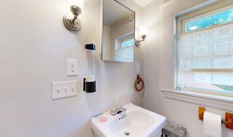 4 Monroe St, Augusta, ME 04330