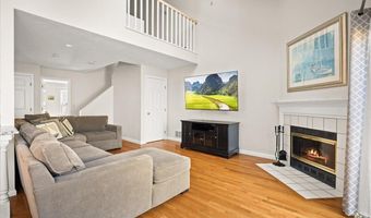 30 Harbor Hill Dr 30, Bourne, MA 02532