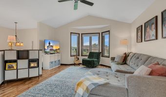 105 Estate Dr, Avon, MN 56310