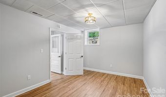 28 Ridgefield Pl, Asheville, NC 28803