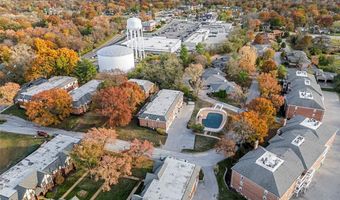 916 Claytonbrook Dr 1, Ballwin, MO 63011