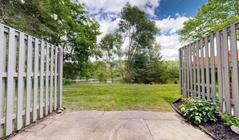 718 Peninsula Ct, Ann Arbor, MI 48105