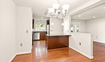 4089 S FOUR MILE RUN Dr 201, Arlington, VA 22204