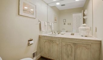 9921 KENTSDALE Dr, Potomac, MD 20854