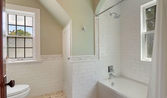 621 PARKWAY Ave, Antioch, IL 60002