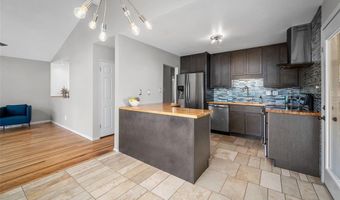 236 Hillcrest Blvd, Ballwin, MO 63021