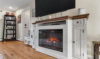 62 Canonchet Trl, Cranston, RI 02921
