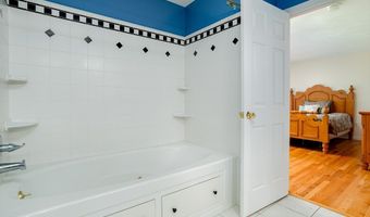 8 Alden Dr 8, Berlin, MA 01503