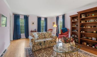 17 Greyledge Dr, Albany, NY 12211