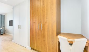 383 Kalaimoku St 3503, Honolulu, HI 96815