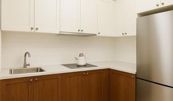 18063 Burbank Blvd, Encino, CA 91316