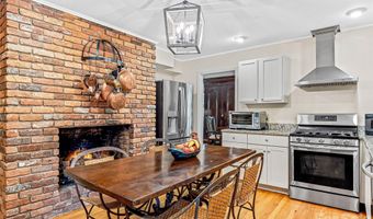 5 Hillcrest Rd E, Asheville, NC 28804