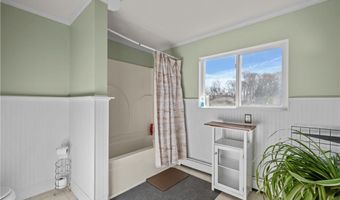 16 Courtway St, Narragansett, RI 02882