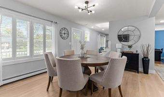 56 Pasture Farm Dr, Middletown, RI 02842
