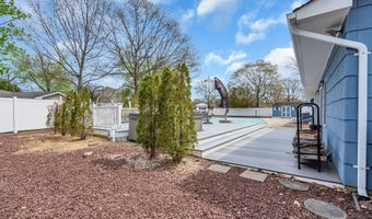 7 Glenwood Dr, Bayville, NJ 08721