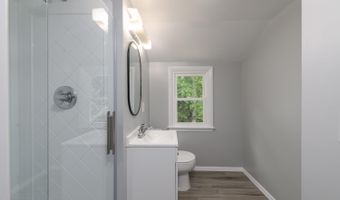 35 Fairview Dr, Middletown, NJ 07748