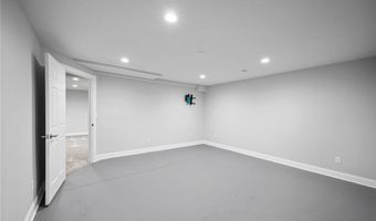 85 Brighton Dr, Aurora, OH 44202