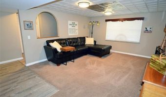 872 Village Brook Ct, Ballwin, MO 63021