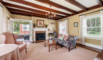 916 Audubon Pkwy, Audubon Park, KY 40213