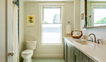 21 Elm St, Belfast, ME 04915