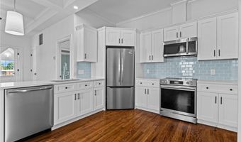 18 State St 5 (3rd Floor East), Bristol, RI 02809