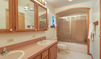 42385 N Woodbine Ave, Antioch, IL 60002