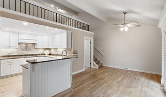 483 Concord Downs Ln, Aurora, OH 44202